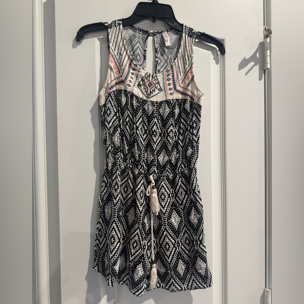 Black and White Geometric Print Sleeveless Skort
